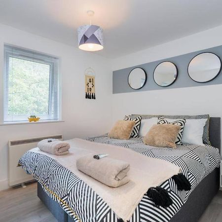 Forest View Apartment- Private Balcony Саутхамптън Екстериор снимка