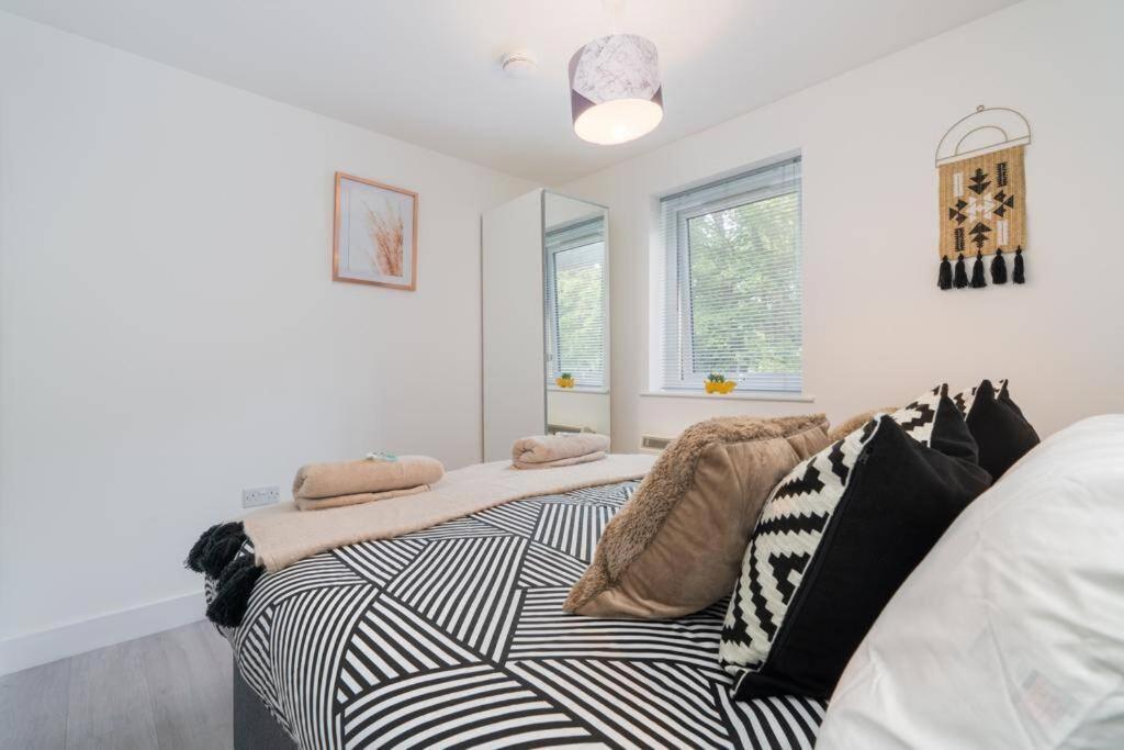Forest View Apartment- Private Balcony Саутхамптън Екстериор снимка