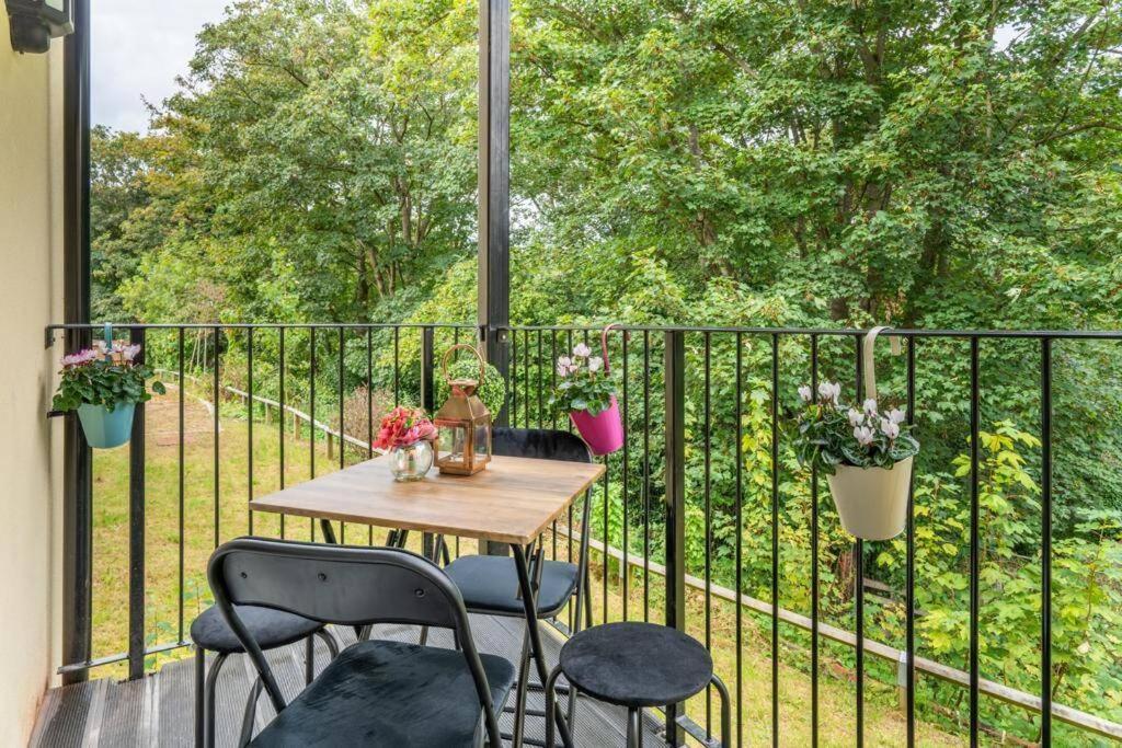 Forest View Apartment- Private Balcony Саутхамптън Екстериор снимка